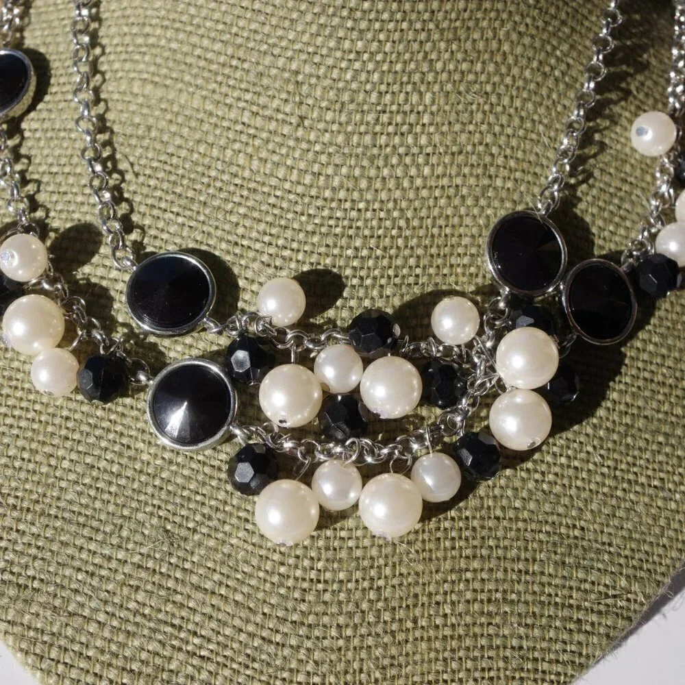 Women`s silver tone faux pearl black necklace.